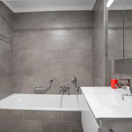 Loctowers A4-8-2 By Interhome * Локарно